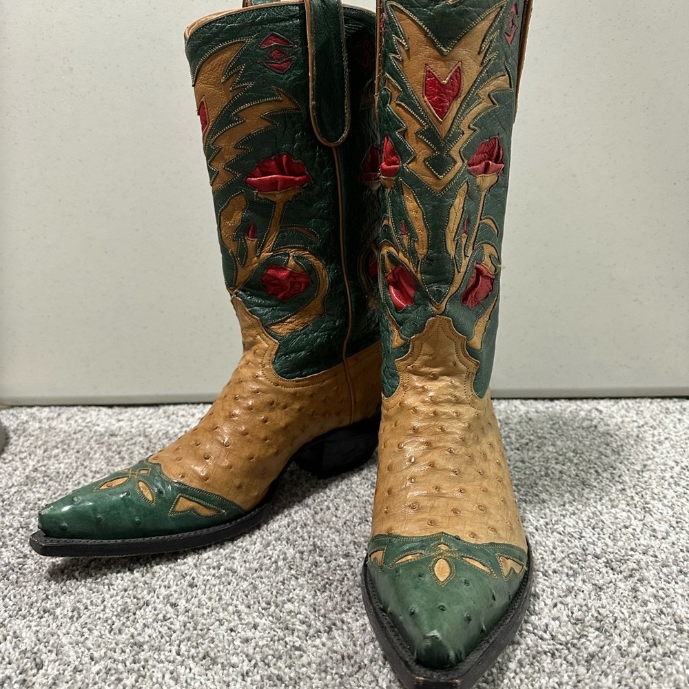 Embroidered Tan and Green Western Boots
